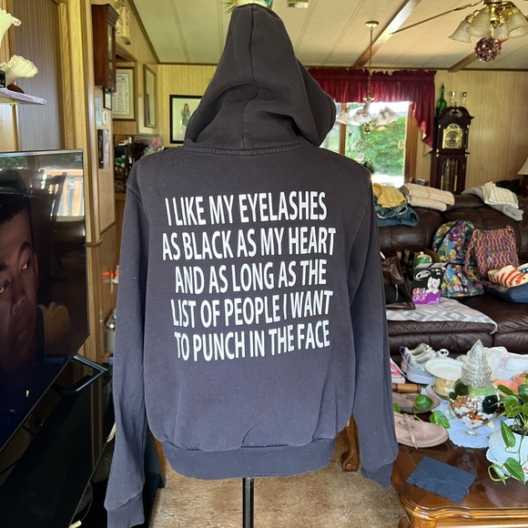 🖤Woman’s or mens H&M I like my eyelashes as black as my heart hoodie🖤 - Picture 4 of 16